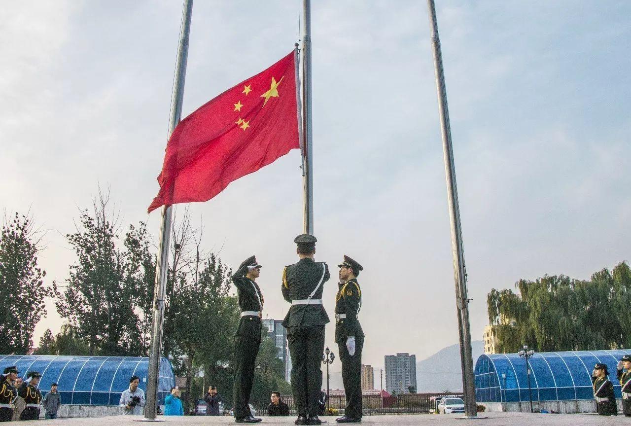 谁知道玩什么游戏可以赚钱游戏画面